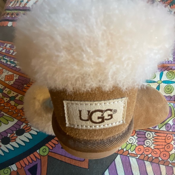 Ugg Super Short Boot / Slipper with Fluffy top - Picture 4 of 9